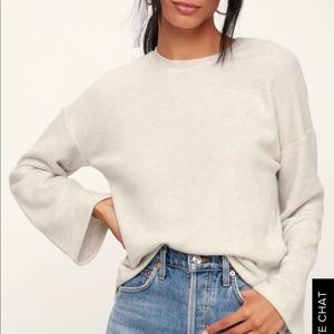 Lulu’s grey bell sleeve sweater top